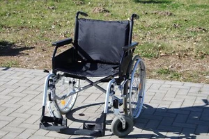 Drive Medical Leichtgewichtsrollstuhl XL SB.:54cm Armlehne Schwenkbar Klappbar - Bild 1 von 10