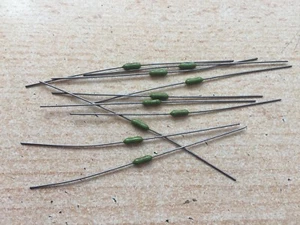 0251001.MAT1 Fusibile 1a Assiale Pico 125v F1a azione rapida/soffio rapido x 5 pz Z3061 - Foto 1 di 2