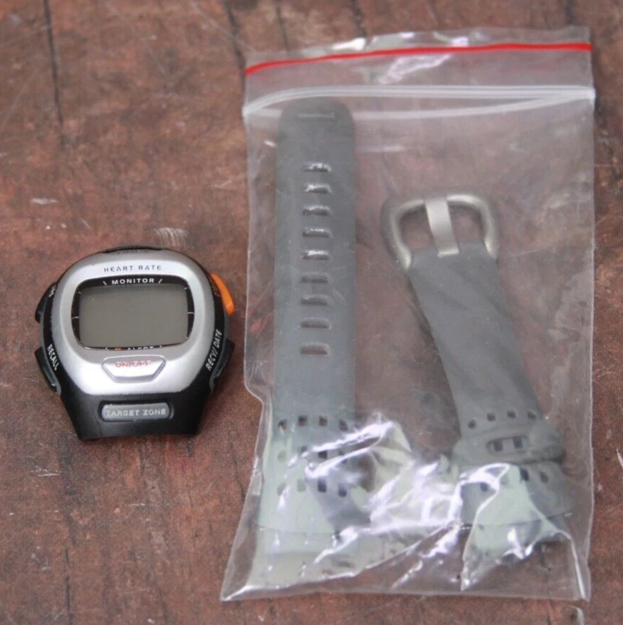 Reloj Timex Monitor de Ritmo Cardíaco T5G981 Deportivo Bisel Plateado Banda Gris ¡Funciona! Foto 1 de 4