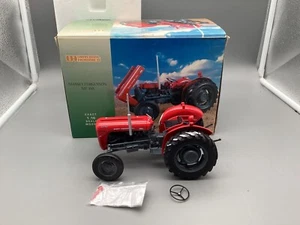 Modellini auto 1:16 Universal Hobbies trattore Massey Ferguson MF35X in confezione originale - Foto 1 di 13