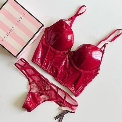 32C PEQUEÑO Victoria’s Secret Rojo Rubí Charol Imitación Cuero Sujetador Conjunto Tanga Bragas Foto 1 de 4
