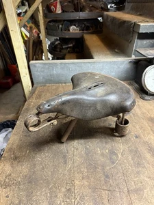 Antiguo Raro Indian Harley Motocicleta Cuero Sillín Asiento Estándar Mesinger EE. UU. - Imagen 1 de 15