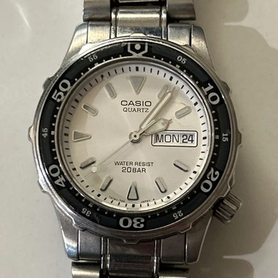 Reloj Casio Cuarzo MD-715 20 Bar Bisel Giratorio Manecillas Luminosas JDM Batería Nueva  Foto 1 de 4