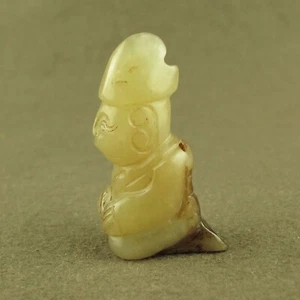 Antigua estatuilla colgante de persona arrodillada tallada en jade china de la dinastía Tang - Imagen 1 de 7