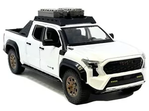 MiJo Exclusives 1:24 2024 Toyota Tacoma Trailhunter Edition Bianco - Foto 1 di 3