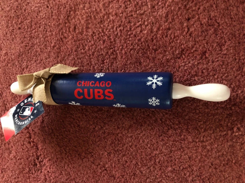 CHICAGO CUBS WOOD DECORATIVE ROLLING PIN, NEW. 12 INCH LONG. - Image 1 of 1