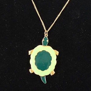 Vintage Signed Art Arthur Pepper 2 Tone Green Enamel Articulated Turtle Necklace - Picture 1 of 3