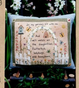 Flutterby Pillow Stitchery Pattern Primitive Embroidery In My Garden Dragonflies - Picture 1 of 3