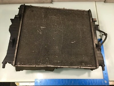 06-07 Jaguar XJ8 Vanden Plas de VIN H00321 Radiador de refrigeración del motor con ventilador E P Foto 1 de 4