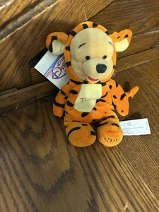 NUEVO LINDO JUGUETE DE PELUCHE DISNEY WINNIE THE POOH VESTIDO COMO TIGGER POOH ENVÍO GRATUITO - Imagen 1 de 3