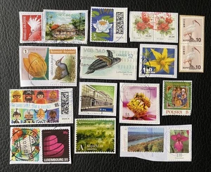 Lot de 20 timbres de Pays divers et années diverses - encore sur fragment! H88 - Foto 1 di 1