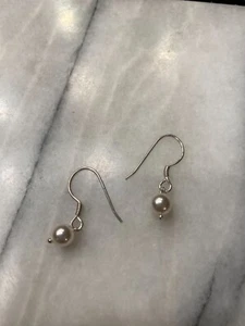 Gray Pearl Dangle Earrings, New! Free shipping! - Picture 1 of 2