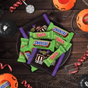 M&M'S - SNICKERS - TWIX Ghoulish Green MILK CHOCOLATE ASSORTED - VALUE MIX PACK! - Picture 1 of 6