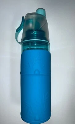 Outdoor Sport Spray Bottle Travel Water Leak Proof for Pets and Their Owners - Image 1 of 4