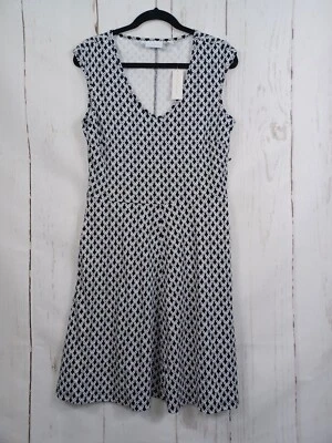 Nuevo con etiquetas Vestido New York & Company Patrón Geométrico Blanco y Negro Sin Mangas Talla M Foto 1 de 4