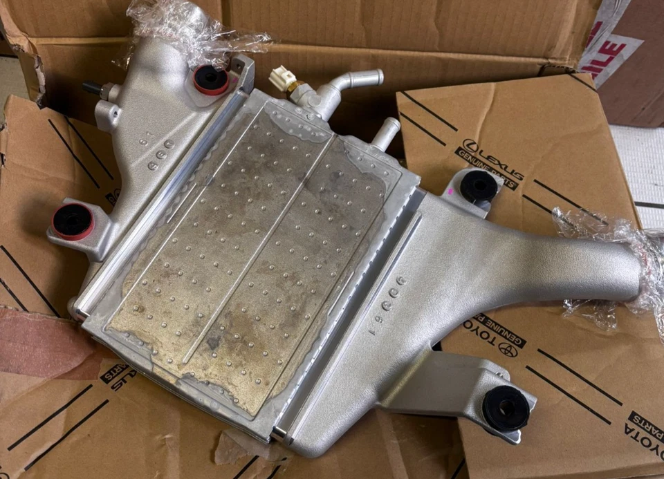 INTERCOOLER TOYOTA CODICE ORIGINALE 17940-11100 NUOVO - Image 1 of 2