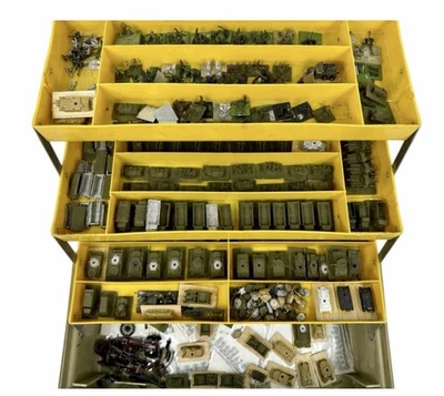 OLD MODEL U.S.BRITISH MILITARY VEHICLES SOLDIERS TANKS TRUCKS  1:144 SCALE. LEAD - Image 1 of 4