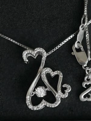 Collar Jane Seymour Corazones Abiertos Ritmo 1/10ct Diamante Amor Materno Precio de venta sugerido por el fabricante - $289 Foto 1 de 4