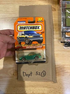 MATCHBOX 1999 GREEN MUSTANG HARDTOP #17 CARDED VG CONDITION - Foto 1 di 3