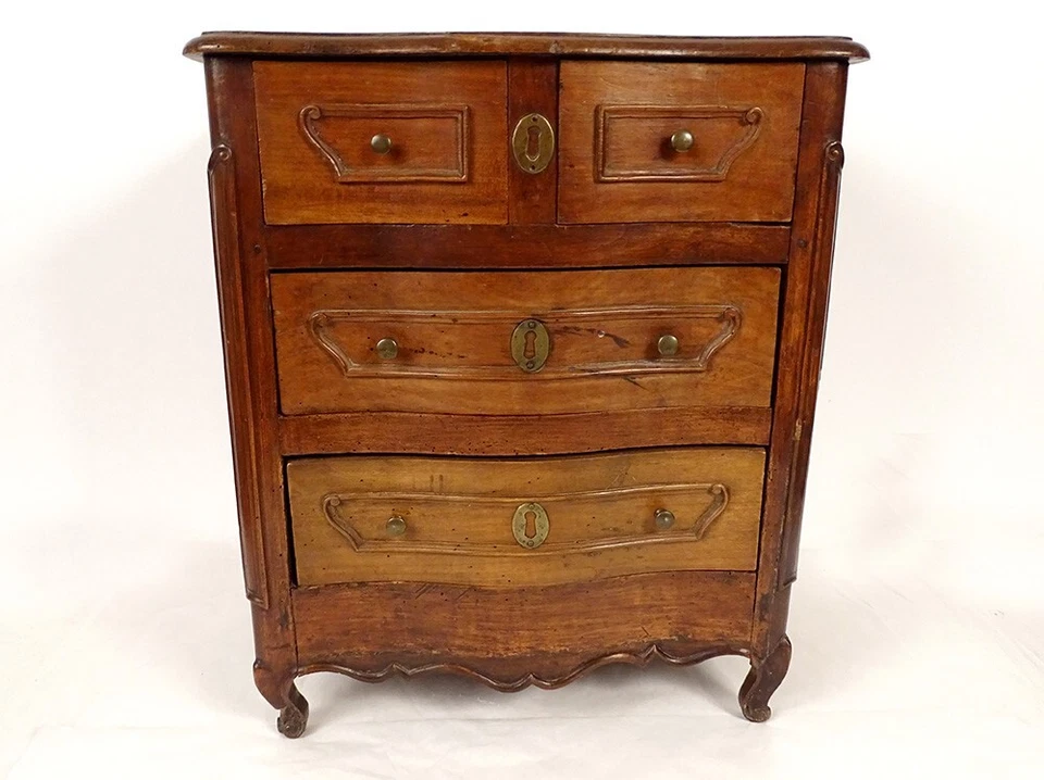 Petite commode de maîtrise Louis XV noyer sculpté miniature XVIIIème siècle - Photo 1/1