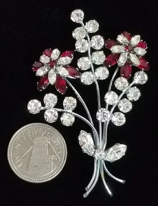 Broche ramo de flores rojas con estrás austriaco grande de colección abovedado sin firmar 3" - Imagen 1 de 10