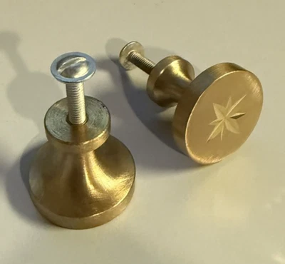 Botões de armário de latão maciço NOS Vintage-Conjunto de 10! Colonial Bronze Co. Torrington - Imagem 1 de 4