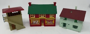 Lote de 3 edificios de plástico para modelismo de tren - Imagen 1 de 4
