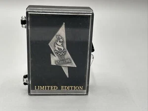 Atlanta Olympics 1996 Weste Revers Mütze Pinback gebürstetes Nickel limitierte Auflage Fackel - Bild 1 von 8