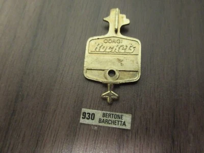 B185 Vintage 1969 Corgi Rockets 930 UK Bertone Barchetta Chiave Dorata Metallo - Immagine 1 di 2