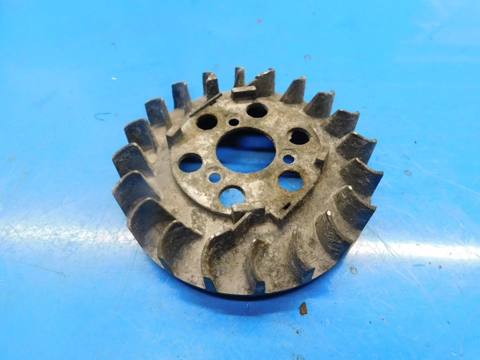 VENTILADOR VOLANTE PARA MOTOSIERRA DOLMAR 133 --- CAJA 2140 L Foto 1 de 1