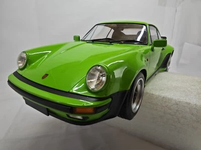Minichamps 1:12 -  Porsche 911 Turbo 1977 verde (chartreuse) - Immagine 1 di 4