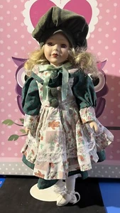 bambola di porcellana da collezione - Foto 1 di 6