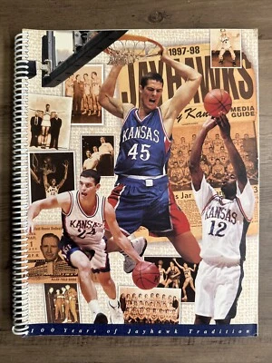 Guía de medios de baloncesto para hombre Kansas Jayhawks 1997-1998 Pierce, LaFrentz Foto 1 de 3