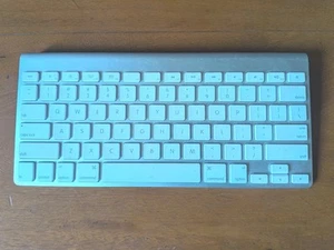 Apple Wireless Bluetooth Keyboard A1314 Mac Aluminum - Picture 1 of 1