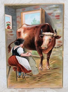 116d. UNGEWÖHNLICHE MELKENDE KUH / FÜTTERNDE BABYKARTE MIT GESTANZTEM BABYFLASCHENLOCH - Bild 1 von 2