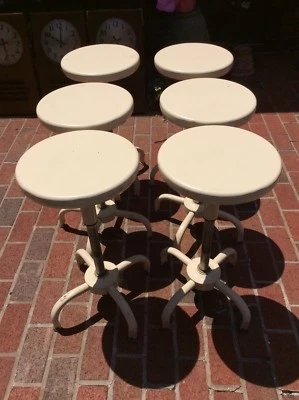 4 De colección. Taburetes ajustables Adjusto Equipment - asientos de 18,5” a 25” -13”. Foto 1 de 4