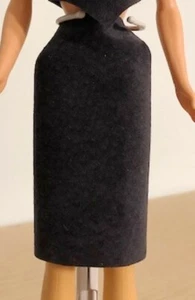 ROPA DE MUÑECA DE MODA - FALDA HASTA LA RODILLA GRIS CARBÓN - CUERO GAMUZA GENUINO - Imagen 1 de 2