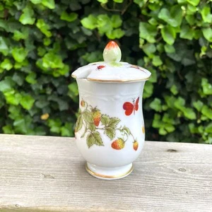 Tarro de mermelada de fresa de porcelana de 5" con tapa y cuchara ranura mariposas hojas de fresa - Imagen 1 de 3