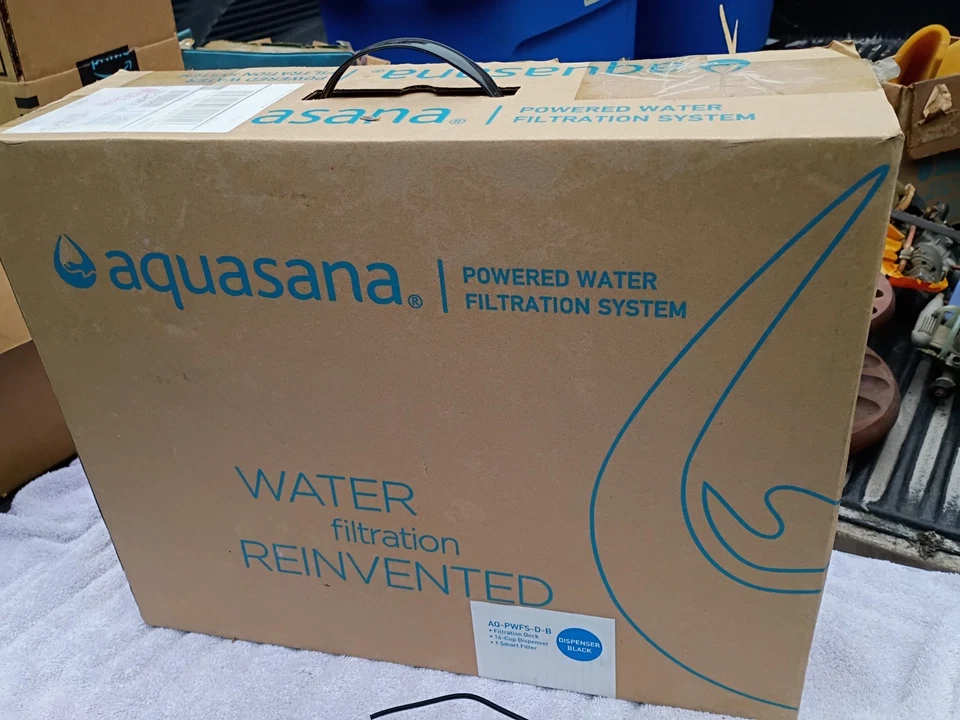 Sistema de filtración de agua de encimera accionado Aquasana - AQ-PWFS-D-B azul cobalto Foto 1 de 1