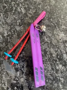 Vintage Clip On 1980er Glocke Charm Hot Pink Lila Ski für Glocke Charm Halskette �� - Bild 1 von 4
