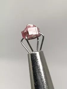 Red Beryl 0.65ct Twins! Utah Raw Rough w/ Rhyolite N8 - Picture 1 of 11