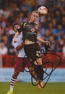 FOTO DE ACCIÓN 6x4 firmada por Walsall: Ashley Grimes + certificado de autenticidad - Imagen 1 de 1