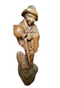 Scultura dettagliata in legno intagliato a mano di un allevatore di maiali asiatici, altezza 12 pollici - Foto 1 di 10