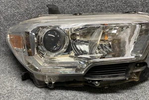Toyota Tacoma 2019 halógeno delantero derecho OEM faro - Imagen 1 de 11
