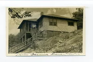 Cartolina fotografica Canton MA 1941 RPPC, casa identificata, su sperone roccioso - Foto 1 di 2