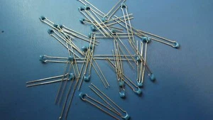 (16 PCS) RPE5C2A330J2P1Z03B MURATA CAP CER 33PF 100V NP0 RADIAL - Picture 1 of 4