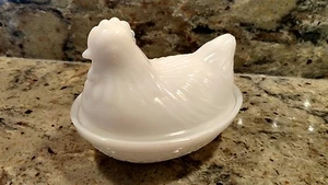 SMALL VINTAGE HAZEL ATLAS GLASS HEN ON A NEST - Picture 1 of 5