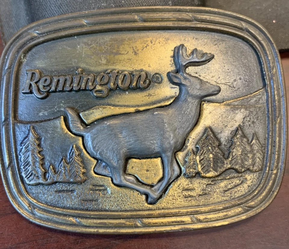 REMINGTON 1979 Hebilla de Cinturón Cola Blanca Ciervo Munición Caza Foto 1 de 2