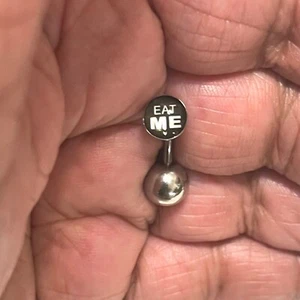 Sterilisierter Chirurgenstahl "EAT ME" 14g Curve Barbell für VCH Piercing. - Bild 1 von 3