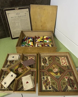 Ancien  coffret Jeu de Nain Jaune en bois cartes nombreux jetons et Notice - Photo 1/4
